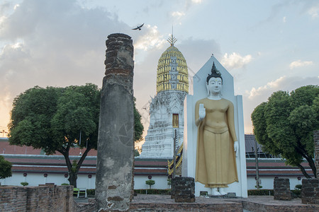 泰国北部菲察努洛克市的一座寺庙瓦夫拉寺遗址泰国Phitsanulok2018年11月泰国PHITSANULOKWATRATANA图片