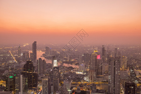 亚洲最南端的泰国曼谷市萨通的摩诃那雄大厦屋顶的天际线泰国曼谷2019年11月图片