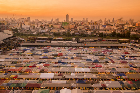 泰国曼谷市拉契达夜市位于亚洲最南端泰国曼谷2019年11月泰国曼谷RATCHADA夜市图片