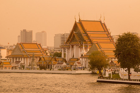 泰国曼谷市通武里湄南河的WatKanlayanamit寺庙位于亚洲最南部泰国曼谷2019年11月泰国曼谷WATKANLAYANA图片