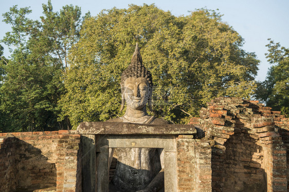 泰国素可泰省素可泰历史公园的一尊佛像泰国素可泰2019年11月亚洲泰国素可泰WATSICHUM图片
