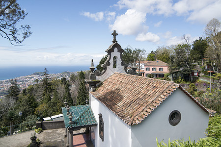 北滘巴博萨斯教堂位于葡萄牙马德拉岛上的Funchal市中心以北的蒙特葡萄牙马德拉2018年4月葡萄牙马德拉本查尔蒙特教堂背景