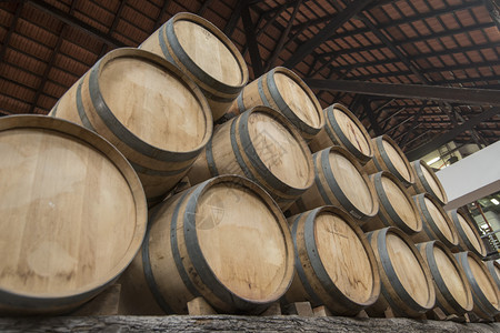 位于葡萄牙马德拉岛东马德拉海岸的达克鲁斯港的朗姆酒工厂葡萄牙马德拉2018年4月葡萄牙马德拉PORTADACRUZ朗姆酒厂图片