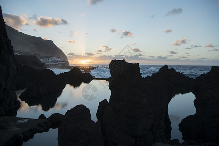 葡萄牙大西洋马德拉岛PortoMoniz镇沿海自然岩石中的火山群马德拉PortoMoniz2018年4月图片