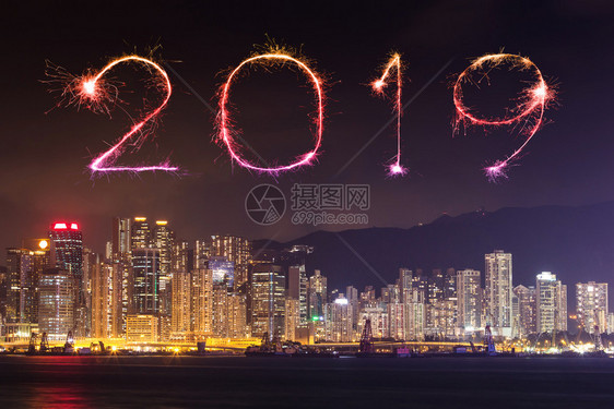 2019年新一的烟火闪电夜里与香港市风景相伴图片