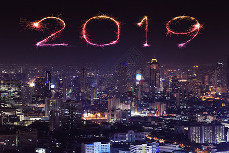 2019年新一的烟火闪与曼谷市风景在泰国夜间快乐图片