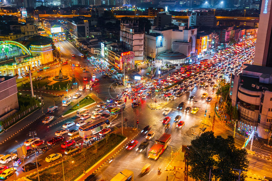 BangKOK泰国2018年月日泰国曼谷HuaLamphong十字路口的交通量图片