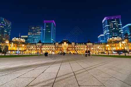 东京丸之内商业区夜景图片