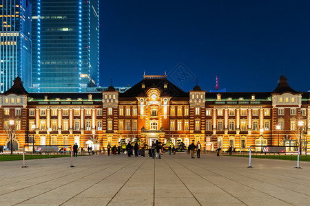 丸之内商业区东京车站夜景图片