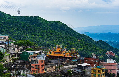 吉芬村与山丘的景象图片