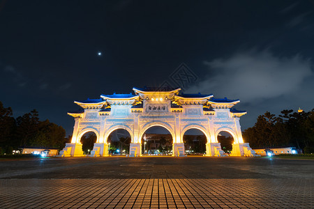 北清介石纪念堂的自由广场大门图片