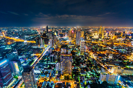 曼谷市风景与泰国ChaoPhraya河夜间图片