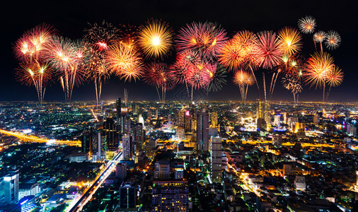 庆祝泰国曼谷市风景的美丽烟花图片