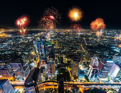 庆祝泰国曼谷市风景的美丽烟花图片