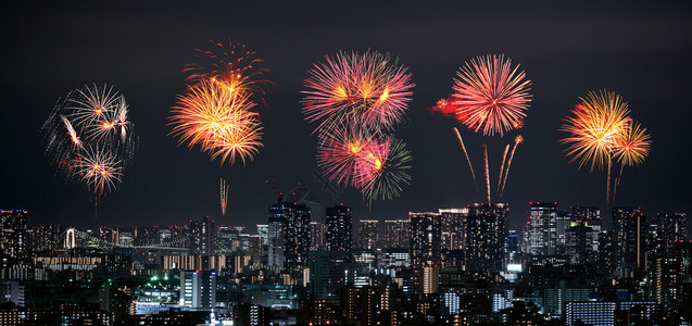 日本东京市风景的烟花节日图片