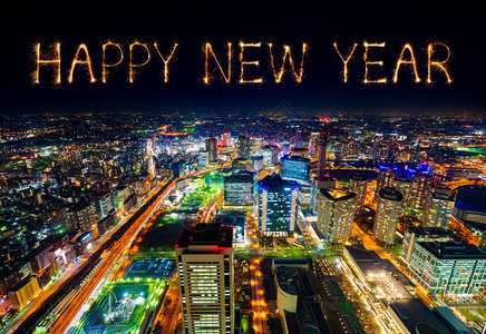 庆祝新年节烟花在日本横滨城市风景图片