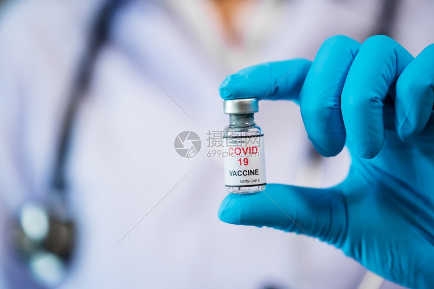 持有科罗纳新冠注射药物疫苗瓶的医生图片