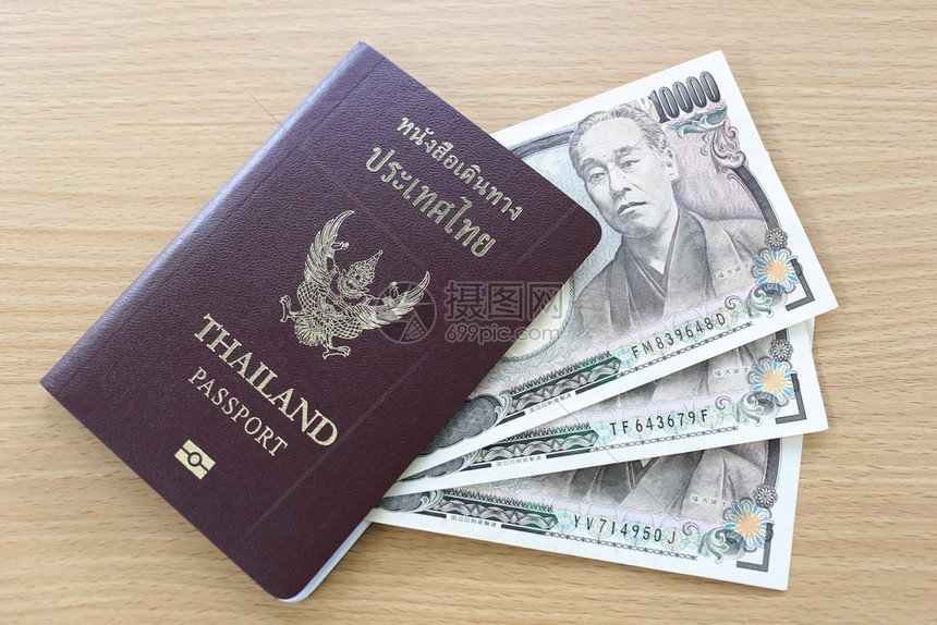 日本的钞票用木写在泰籍护照上的日本钞票图片