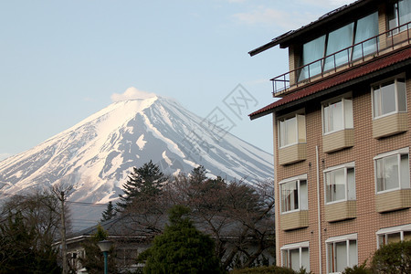 富士山和川口子市的景象图片