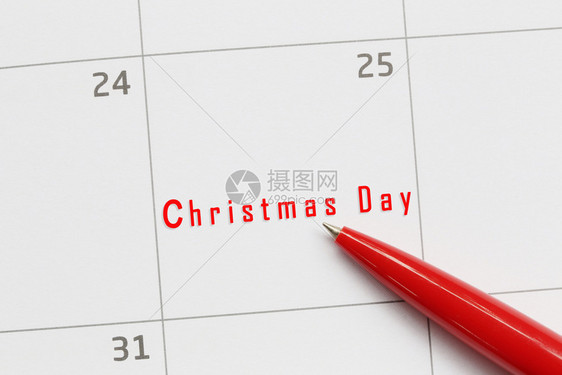 红笔指向日历背景上的圣诞日文字并有25号文字用于设计您的工作概念图片