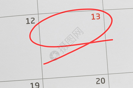 关注日历中的第13号和空白的红色椭圆来设计你的想法和工作概念图片