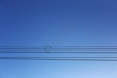 蓝色天空背景电线杆的缆用于设计你的工作概念图片