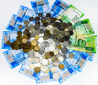 俄罗斯钞票和硬币俄罗斯钞票和硬币以20和卢布面值的新俄罗斯钞票上的一些硬币以20和卢布面值的新俄罗斯钞票上的一些硬币以20和卢布图片