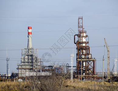 燃料油的深层加工栏目供热燃料油的炉子加工炼油蒸馏柱管道和其他设备炉子炼油厂初级设备燃料的加工炼背景图片