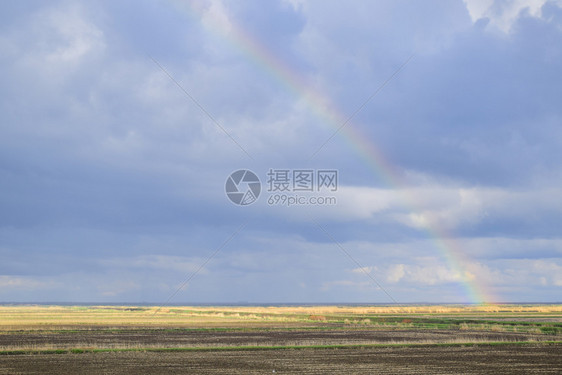 彩虹风景的象雨后彩虹的形成光线折射和谱扩展彩虹风景的象图片