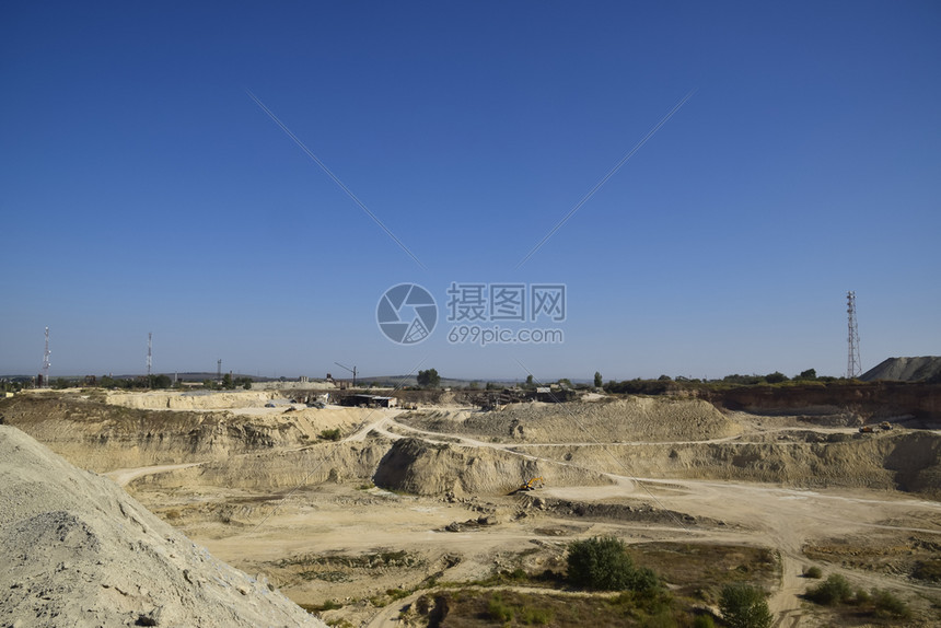 采石场砂土和粘大采石场矿机械和单位采矿石土图片