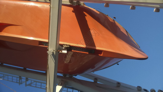 在港口或船上发生事故时的救艇橙色船只图片