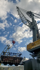2016年8月日工业海港汽车用塔起重机谷物轮工业海港汽车用塔起重机谷物轮卡车塔起重机图片