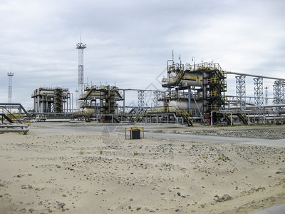 石油工厂的设备图片