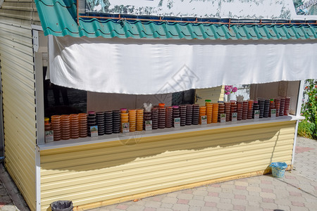 俄罗斯戈尔尼定居点2018年月日与蜂蜜抗争不同种类的蜂蜜在罐子里销售蜂蜜图片