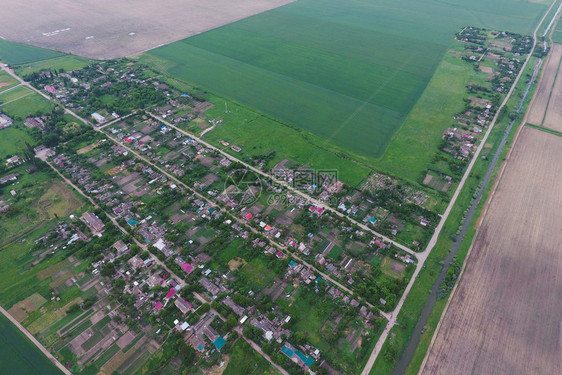 Elittnyy村的顶端景色街道和住宅Elittnyy村的顶端景色图片