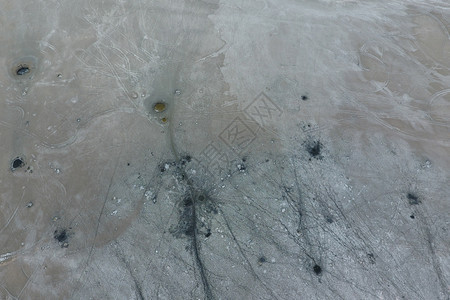 盐湖泥土来源的顶端视图与弹坑的外部相似之处泥愈合泉盐湖泥源的顶端视图盐湖泥源的外部相似之处图片