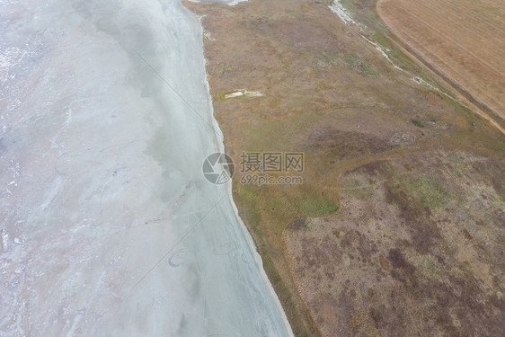 亚速海沿岸的盐湖前河口从上面看干涸的湖泊鸟瞰盐湖亚速海沿岸的盐湖前河口从上面看干涸的湖泊鸟瞰盐湖图片