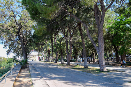 土耳其安塔利亚2019年5月日卡拉亚利奥格鲁公园穿过安塔利卡拉亚奥格鲁公园穿过安塔利图片