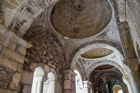 土耳其Demre圣尼古拉教堂天花板和圆顶寺庙墙上的柱子和壁纸土耳其Demre圣尼古拉教堂的天花板和圆顶图片