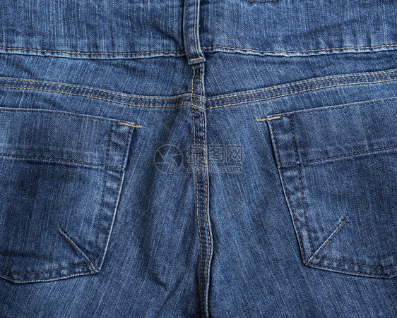 蓝色纺织品牛仔裤背面的碎片带口袋全框图片