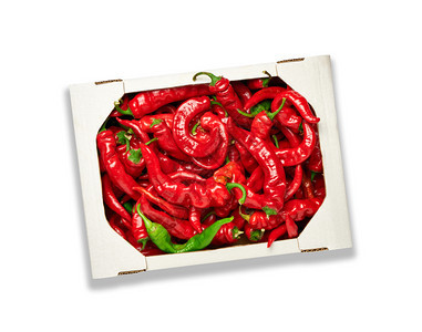 白色纸板盒中成熟的红辣椒图片