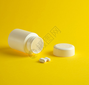 用于药品和黄底片的白开塑料罐头用于设计和字母空白图片