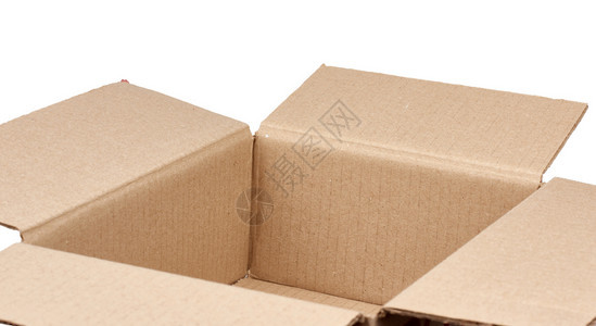 用于运输白色背景孤立货物的空棕色纸板箱图片