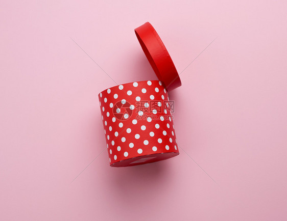 白波尔卡点的色圆红纸箱粉背景假日图片