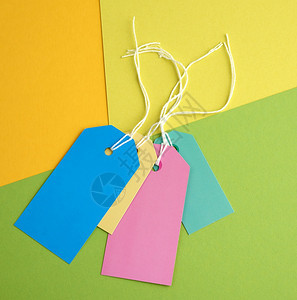 彩色背景上的绳索纸面矩形标记平的地写入址的价格标签礼品图片