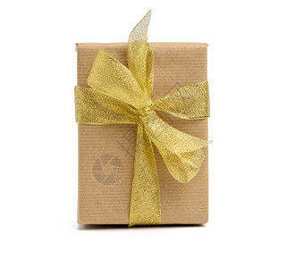 包装在棕色克拉夫纸上并绑有白底彩带和礼的图片
