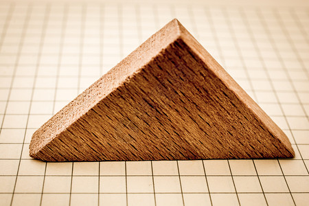 纸上三角形的毛片中木块图片