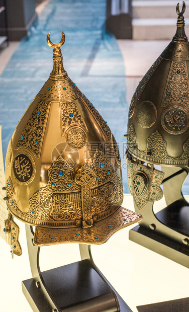 土耳其奥斯曼帝国战士们的装饰金属盔甲
