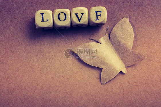蝴蝶剪纸和爱情的字眼图片
