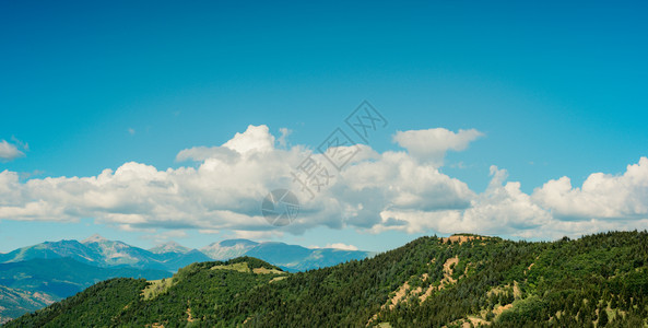 土耳其阿尔特文高地山丘的景象背景图片